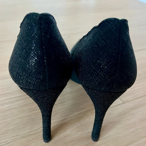 Stuart Weitzman excellent condition black pumps. Size 6.5. - Picture 2 of 4